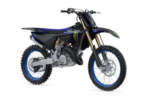 LEVEL UP YOUR PERFORMANCE
Bring the braaap and run the Monster Energy® colors with the new 2022 YZ125 Monster Energy® Edition.
