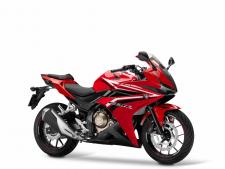New 2017 HONDA CBR500R ABS RED If you’re looking for a streetbike that is the perfect combination of size, performance, versatility and price, Honda’s CBR500R is exactly where you want to be. It’s the perfect companion for a spirited trip down a winding canyon road. Discover what a great daily-riding bike it is too: commuting, errand running, weekend pleasure trips. Looking for a first bike that you won’t outgrow in a year? A 500 twin is about the best choice you can make there. Generations of riders have known it, and the CBR500R is the newest incarnation.