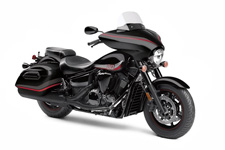 New 2017 YAMAHA V STAR 1300 DELUXE RAVEN ALL DRESSED UP WITH EVERYWHERE TO GO – Fully‑loaded casual full‑dress V‑twin bagger with fairing, integrated dash, modern audio system and locking hard bags.