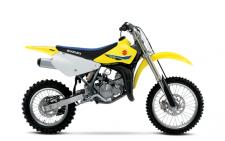 New 2018 SUZUKI RM85 The 2018 RM85 continues to carry on the powerful tradition of racing excellence in the Suzuki motocross family. The reliable two-stroke engine produces smooth power at any rpm with an emphasis on low to mid-range performance. Just like its larger RM-Z cousins, the RM85 delivers class-leading handling for both experienced racers and rookie riders alike. With its smooth power delivery and lightweight handling, the RM85 is the perfect motocross bike for anyone learning to race—and striving to win!
