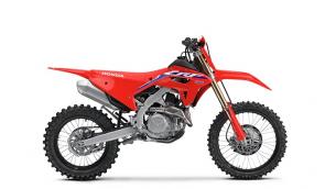 TRIUMPH OVER ANY TERRAIN
When the going gets tough, nothing helps you go the distance like the 2022 Honda CRF450RX. Packed with a lot of the same innovations as our 450R motocrosser, the CRF450RX is fine-tuned for enduro racing mastery. The compact Unicam® engine offers responsive power over everything. Innovations like Honda Selectable Torque Control let you maximize traction for different conditions. A lightweight chassis, 18-inch rear wheel, hydraulic clutch and special suspension settings help you take on varied terrain. And Honda’s famous reliability means this bike can take a beating and keep on competing. It makes cutting through the competition feel more like cutting fresh tracks.