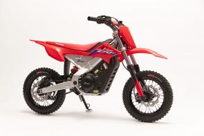 The CRF-E2 is a Honda Official Licensed Product and the first electric motorcycle to have the famous Honda CRF name. The first look leaves a lasting impression and with our electric motorcycle, they will never forget the experience. CRF-E2 is the electric equivalent of 50cc but without having to deal with the noise, emission, and heat from the gas engine. Standard Charger Included.