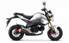 New 2018 HONDA GROM PEARL WHITE Want to have some serious fun getting from one place to another? As thousands of converts already know, that’s where the Honda Grom comes in.
Compact, low to the ground, pocket-sized in terms of price and parking, but such a blast it’ll put a giant smile on your face whenever you turn the key. Last year we gave it some sweet updates—a new headlight, new two-step seat, new bodywork, and a new muffler. This year you still get all that plus available ABS, along with a healthy dose of Gromitude.