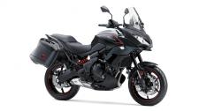 New 2018 KAWASAKI VERSYS 650 LT METALLIC FLAT SPARK BLACK/METALLIC CARBON GRAY ITS COMBINATION OF LONG-TRAVEL SUSPENSION, SPORTY 17” WHEELS, A SLIM UPRIGHT RIDING POSITION AND A COMPACT PARALLEL-TWIN ENGINE RESULTS IN A HIGHLY VERSATILE PACKAGE, OFFERING A CONFIDENCE-INSPIRING RIDE WHILE TOURING THE OPEN ROAD.
Compact 649cc parallel-twin engine combines maximum low- and mid-range torque and high-rpm performance for an exhilarating ride
Slim, upright riding position offers a high level of comfort and nimble handling
Windscreen with 2 inches of tool-free adjustment adds comfort for highway cruising
LT models come equipped with a set of color-matched 28 liter (each) hard saddlebags featuring KQR™ mounts and an integrated mounting system that utilizes the ignition key for simple saddlebag unlocking and removal
LT models come equipped with hand guards for increased wind protection
Comes with a 24-month limited warranty