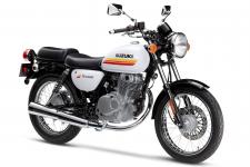 New 2019 SUZUKI TU250X BLACK/WHITE Tradition comes alive in the 2019 Suzuki TU250X.