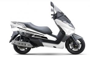 Zafferano 250 is the ultimate expression of Italian scooter design. Sleek, stylish, functional, practical, powerful and beautiful, the Zafferano 250 is Benelli’s flagship scooter for good reason. Think of this as a totally new way to travel: not just getting from one place to another, but experiencing the trip in supreme comfort, style and safety – even with a friend. In terms of comfort, storage, ease-of-use, dependability, handling, braking and smoothness, the Zafferano has no equal in the scooter world. So give one a try ... and change your whole idea of what a scooter can be.