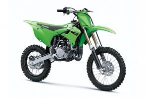 Bridge the gap to full-size bikes with the all-new 2022 KX™112 motocross bike. Were pushing the limits with a larger 112cc two-stroke engine on this supermini. Prep your aspiring rider to transition to big bikes with a winning combination of proportionate power, increased reliability and an optimized chassis.