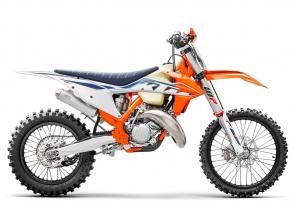The KTM 125 XC is the most compact and lightweight of the full-size Cross-Country machines - but dont let that fool you - its a fighter bar none. Making use of a lightweight Cross-Country specific chassis and the most competitive 125 cc 2-stroke engine in the class, the 2022 KTM 125 XC delivers superior agility and power to fulfill the demands of any young and aspiring Offroad racer. This 2-stroke screamer is the ultimate entry point into the pro Offroad ranks, with factory looks to boot.