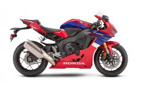 SUPERBIKE
When Honda gave the world the original CB750K0, motorcycling changed forever. The first modern inline-four, it could do it all. And today’s Honda CBR1000RR is a direct descendant of that first, revolutionary bike—a spectacular combination of technology, performance, handling and premium build quality.

Our CBR1000RR is available in two versions for 2022—with anti-lock brakes, or with a conventional braking setup. Both offer eye-opening performance. And that’s not because of just how hard they accelerate; it’s because of their precise, immediate, connected handling, their excellent ergonomics, and the direct, connected feeling you get with that winding ribbon of blacktop. This year you’ll see some updated graphics and a delicious red (naturally) color offering as well. Bikes like the CBR is why the world still makes gasoline.