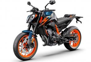 Still agile, but with more punch, the KTM 890 DUKE R takes all the things we love about the KTM 790 DUKE and turns it up to 11. This is a no-compromise mid-weight naked bike, equally at home on mountain roads as it is on the race track, delivering more power, more torque and more Dukeness than any parallel twin that has come before.