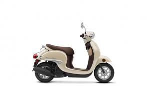A CITY DWELLERS BEST FRIEND
Looking to add a little extra style into your every day? Then look no further than the 2022 Honda Metropolitan. It’s the European-style scooter engineered to embody American practicality. The nifty and thrifty design starts with a reliable four-stroke engine, with a no-shift automatic transmission. Complete with an electric starter and underseat storage to help you on the go. Turn short rides into a metropolis of fun, and save on gas, while you learn all the ways life is better on a Honda.