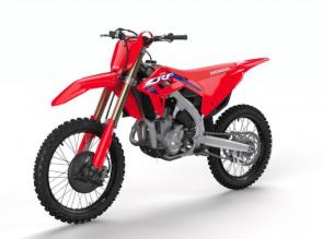 CHAMPIONSHIP-WINNING PERFORMANCE
When Team Honda HRC’s Jett Lawrence won the 250 East Supercross title on his CRF250R, he made it look easy. But then, when you put an awesome rider on a bike as good as this, it’s certainly not a surprise. We gave the CRF250R a major makeover last year, and now the world has seen the payoff. That’s because the CRF250R stacks the deck when it comes to torque and midrange power—where you really need it for critical track sections like whoops, managing jumps, or blasting out of deep loam and berms. Plus, we’ve gone to extra lengths to keep the bike light, narrow, and responsive. The result is probably the best machine we’ve ever built in this class—and remember, we introduced our world-changing CR250M Elsinore fifty years ago this season. Want to make a sweet bike even sweeter?