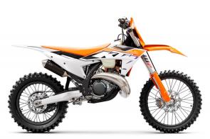 For decades, the 250 cc 2-stroke cross country class has been at the forefront of pure unadulterated performance. It is epitomized by sweet-smelling 2-Stroke smoke, top-end powerbands and rocketship-like acceleration. The 2023 KTM 250 XC takes that to an all-new level, thanks to a container-load of cutting-edge advancements across the board. For 2023, this 2-Stoke legend has stepped up, and even further out of reach of the competition.