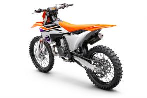 Maximum power at the least possible weight, amplified by low maintenance costs and smooth, linear power delivery - the 2024 KTM 300 SX is set to take the MX Open category back to school. Churning out massive power, the KTM 300 SX sets the benchmark when it comes to power to weight ratios. Could the 2024 KTM 300 SX be the new Open Class president?