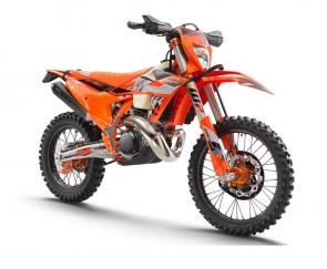 Ready to set the pace, the KTM 300 XC-W HARDENDURO has rolled out of pitlane and onto the prologue startline. Based on the all-new KTM 300 XC-W, the KTM 300 XC-W HARDENDURO sets itself apart, bristling with an exclusive HARDENDURO package. Hardcore protection parts, pull-straps, CNC-machined components - not to mention hand-adjustable closed cartridge forks - and a totally unique graphics kit, makes this the ultimate READY TO RACE package for tackling the Worlds toughest championship.