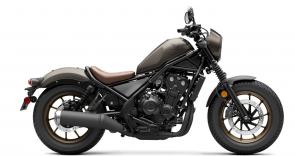 Rebels are the ones who refuse to compromise, just like the Rebel 500 refuses to choose between power, precision and style. It’s able to deliver all three in excess, thanks to the timeless cruiser styling, a lean twin-cylinder engine and user-friendly powerband. While contemporary features like a full LED lighting package, our Honda slipper/assist clutch and optional anti-lock braking system make for an uncompromising ride down the straights as well as the twisties. New colors for this year will pair perfectly with your favorite gear or accessories, helping you personalize a modern cruiser that refuses to be ignored. Or check out the Rebel 500 ABS Special Edition for a model that comes complete with our most popular accessories, like the diamond-stitch seat and headlight cowl.
CMX500A2