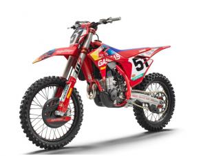 We’re super proud of this one, our all-new MC 450F Troy Lee Designs motocross bike! The demand for a GASGAS Factory Racing replica motocross bike has been huge, which is why we grabbed a limited number of our MC 450F machines, injected them with a little BAM BAM, improved the power, handling, and comfort, and created the awesome MC 450F Troy Lee Designs replica.