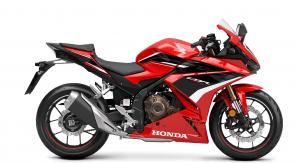 Sportbikes don’t have to cost five figures. At least not when you’re talking about a 2023 Honda CBR500R. Its twin-cylinder engine revs freely and produces plenty of torque, and it lets us keep the bike narrow and nimble too. The full-coverage bodywork looks like something right off the racetrack, and the suspension is top notch. Anti-lock brakes are standard, and so is some pretty impressive fuel efficiency. Best of all, the CBR500R is just plain fun to ride, whether you’re using it around town or carving up the canyons on the weekends.
CBR500RA