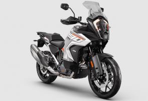 For 2024, the KTM 1290 SUPER ADVENTURE S sets the benchmark for sporty Adventure travel. Not only does it continue to deliver class-leading technology like Adaptive Cruise Control and Semi-active Suspension to the street, but it also brings real-world usability to the dirt. Rider-focused ergonomics exist to make short work of long distances. The KTM 1290 SUPER ADVENTURE S is smart, steady, and devastatingly quick.