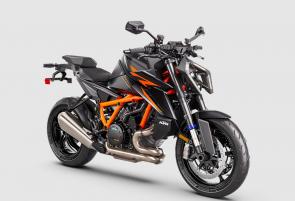 The KTM 1390 SUPER DUKE R EVO is truly an evolved BEAST. Not only is it all-new for 2024, but it also brings intuitive WP Semi-Active Suspension Technology (SAT) to the fore. Being able to automatically adapt its suspension to the riders input or the road surface, it brings intelligence to the tarmac and into the hunt.