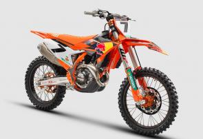 KTM lives and breathes a READY TO RACE mantra, and the FACTORY EDITIONS are special, limited-run models that erase the last few spec variances between what is stock and what is factory. Its then up to the rider how much they want to make the difference: how fast are you and how much do you want it? For 2024 the KTM 450 SX-F FACTORY EDITION inherits the basis of the 2024 peerless KTM SX-F motocross racers and then, thanks to a list of KTM POWERPARTS additions, gets as close to the Pros as its possible to be. This specific bike comes with a fresh chassis, and a brand-new Connectivity Unit that allows more interaction and setup possibilities than ever before. The 2024 KTM 450 SX-F FACTORY EDITION has been crafted by racers for the ultimate racecraft. Try to catch it.
