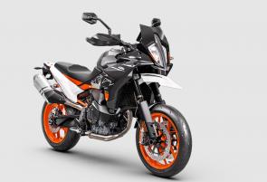 What do you get when you add a touch of touring to a large serving of unbeatable tarmac performance, and finish with a strong splash of Supermoto legacy? You get the all-new KTM 890 SMT. With no compromises and no catches, the KTM 890 SMT picks up where the iconic KTM 990 SMT left off, delivering a performance and handling package that rockets its way to the top of the midweight sport-touring segment.