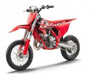 Clutch in, select the gear, revs up, slowly release the clutch… that magical moment when a young motocrosser takes control of a full-on race machine for the first time. Our MC 65 is the perfect choice for any youngster to dive deeper into the world of dirt bike fun. With a series of updates on the 2023 models, the MC 65 has never been better. Featuring an updated hydraulic clutch, 6-speed transmission, highly competitive 65cc 2-stroke engine, stronger chain, super grippy and durable tires, and WP Suspension, it’s a true performance offroad bike.