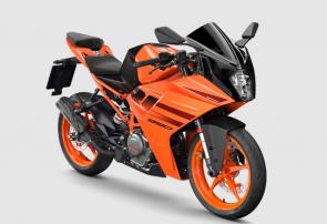 The 2024 KTM RC 390 is a high-performance Supersports machine with its roots firmly planted on the race track. Featuring an impressive technology package, as well as race-derived styling, handling characteristics, and addictive power delivery, the KTM RC 390 is a real-world racer with undoubted pedigree. 