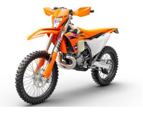 The 2024 KTM 250 XC-W presents enduro riders with the ultimate combination of power and rideability, setting the benchmark in the highly contested E1 class. Thanks to its groundbreaking new frame, suspension, and TBI technology, this extreme machine continues to reach new heights. How far you push, thought, it is up to you. 