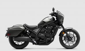 The Rebel 1100T takes the Rebel 1100s heart and adds the soul of a bagger with hard saddlebags and a sleek front fairing. For 2025, updates include an improved rider position, more comfortable seat, 5-inch TFT display, and Honda RoadSync. Available with optional DCT, it’s the perfect mix of power, comfort, and style.