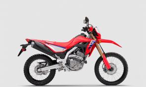 One bike. Unlimited possibilities.
From city streets to country trails, the freedom to explore starts the moment you climb on. With upgraded suspension, enhanced cooling, and improved LED lighting, the CRF300L is ready for every ride. This street-legal dual sport delivers the performance, comfort, and reliability you need to chase adventure wherever the road or trail takes you.