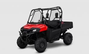 Versatility redefined.
When it comes to side-by-sides, the Pioneer 700 is the perfect size. It surpasses expectations and boasts three trims: the essential baseline, the luxurious Deluxe, and the adventure-ready Forest. Each trim boasts our rugged and reliable 675cc engine and versatile tilt bed, so no job is too big or adventure is too tough.