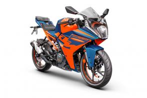 The 2022 KTM RC 390 is a high-performance Supersports machine with its roots firmly planted on the race track. Featuring an impressive technology package, as well as race-derived styling, handling characteristics, and addictive power delivery, the KTM RC 390 is a real-world racer with undoubted pedigree. 