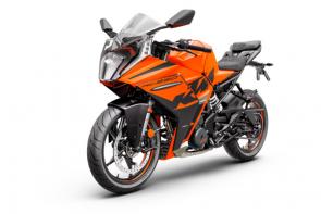 The 2022 KTM RC 390 is a high-performance Supersports machine with its roots firmly planted on the race track. Featuring an impressive technology package, as well as race-derived styling, handling characteristics, and addictive power delivery, the KTM RC 390 is a real-world racer with undoubted pedigree. 