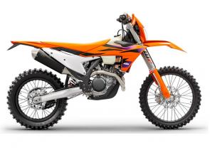 The 2024 KTM 450 XCF-W rolls into the open class with a renewed appetite for finding the limit. Boasting an all-new chassis, suspension, race-proven bodywork, and rider-focussed ergonomics - not to mention one of the winningest 450 cc engines in the class - the KTM 450 XCF-W is ready to launch off the line with the podium firmly in its sights.