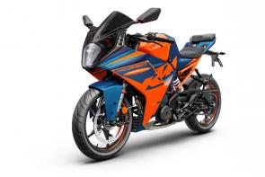 The 2023 KTM RC 390 is a high-performance Supersports machine with its roots firmly planted on the race track. Featuring an impressive technology package, as well as race-derived styling, handling characteristics, and addictive power delivery, the KTM RC 390 is a real-world racer with undoubted pedigree. 