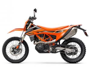 Ride from home and feel the adrenaline build while chasing tarmac curves towards your favorite off-road location. No trailer required just twist the throttle of the KTM 690 ENDURO R, which really comes into its own when the dirt begins and the trail gets more extreme. Its lightweight chassis, aggressive styling, and trusted 690 LC4 motor, are enhanced by the latest electronics and WP XPLOR suspension. Master more challenging terrain on this lightweight, high-performance king of versatility.