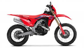 The Honda CRF450X may look like our CRF450R motocrosser (especially since we’ve updated the graphics this year), but look a little closer and you’ll see it’s really a totally different machine built especially for off-road, cross-country competition—think Baja 1000, or WORCs racing. It’s true that the CRF450X and our “R” model motocrossers share the same Unicam® engine architecture, but the CRF450X gets a wide-ratio six-speed transmission and a chassis featuring steering geometry more suited for off-road riding. Plus, there are plenty of other specialized touches too, like an 18-inch rear wheel for better off-road tire choice, a standard sidestand and hand guards, different ECU and fuel-injection settings, larger fuel tank, skid plate and more. East coast, west coast, and everywhere in between, the CRF450X rules the roost!
CRF450X