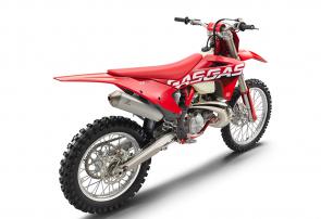 The EX 250 is the lightest bike in our Cross Country line up. Featuring the same highlights as its bigger brother the EX 300, the smaller 250 takes it all easier. Its easier on your arms, easier on your wallet and easier on the trail. There is no need for premixing fuel or tedious jetting changes, the innovative electronic fuel injection system allows for true gas-and-go riding simplicity. With significantly reduced emissions and extended fuel range, this is the easiest bike to enter the two stroke side of cross country.