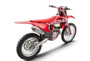 Hold on and get ready to rip! The EX 450F will power you off the start and have you headed for the woods in an instant. The perfect bike for wide-open trails and fun, flowing single tracks, a 62hp motor delivers serious, torquey power and, for a 450, the WP suspension and high-tech steel, laser-cut and robot-welded frame ensure playful handling and awesome maneuverability.