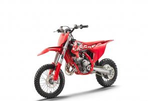 Clutch in, select the gear, revs up, slowly release the clutch… that magical moment when a young motocrosser takes control of a full-on race machine for the first time. Our MC 65 is the perfect choice for any youngster to dive deeper into the world of dirt bike fun. With a series of updates on the 2023 models, the MC 65 has never been better. Featuring an updated hydraulic clutch, 6-speed transmission, highly competitive 65cc 2-stroke engine, stronger chain, super grippy and durable tires, and WP Suspension, it’s a true performance off-road bike.