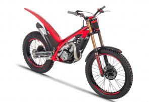 As trials bikes go, nothing compares to the TXT GP 250. The perfect balance of usable 2-stroke torque and nimble handling, it guarantees day-long fun. Revving up to 10,500 rpm, the 250cc motor is easy to ride thanks to its strong but manageable power delivery. In its element on tough, technical terrain, the class-leading suspension, selectable engine maps, as well as a BRAKTEC clutch and BRAKTEC brakes, ensure non-stop action from the moment the bike is fired to life. Nail those sections with ease with the TXT GP 250. 